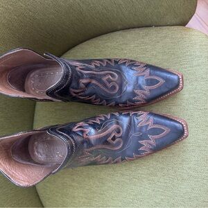 Black Leather Western Boots with Brown Stitching, Ariat